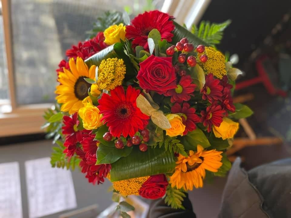 Summer Flowers Delivered in Eltham: Seasonal Bouquets for Every Occasion featured image